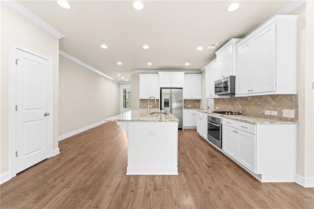 4 bedroom, 4 bathroom, 2,650 sq ft townhouse for sale at 2028 Glenview Park Circle, Duluth, GA 30097 — photo 8