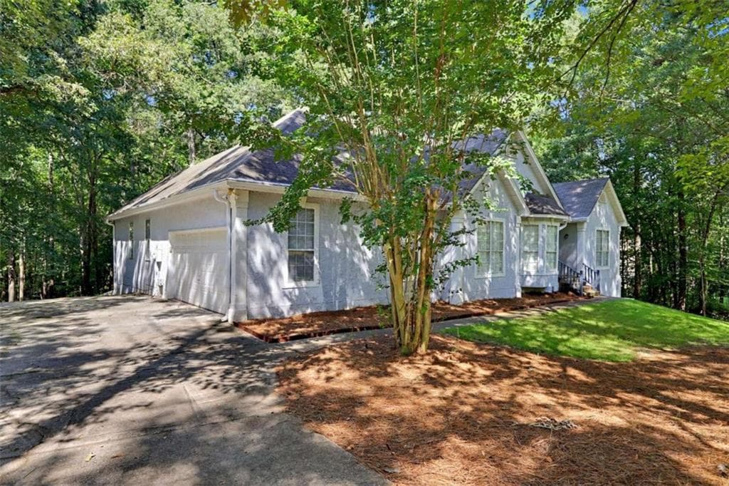 5 bedroom, 3 bathroom, 3,566 sq ft single family residence for sale at 20 Wilkes Court, Newnan, GA 30263 — photo 2