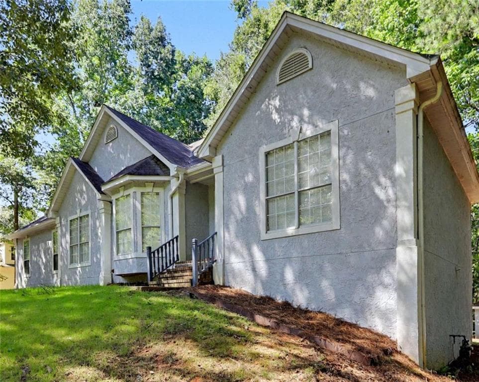 5 bedroom, 3 bathroom, 3,566 sq ft single family residence for sale at 20 Wilkes Court, Newnan, GA 30263 — photo 3