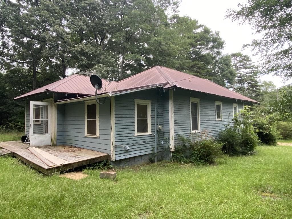 2 bedroom, 2 bathroom, 1,304 sq ft single family residence under contract at 1944 Mountain Creek Church Road, Monroe, GA 30656 — photo 4