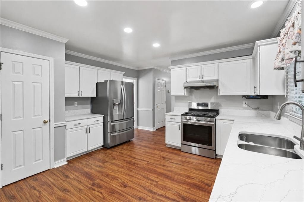 4 bedroom, 4 bathroom, 3,576 sq ft single family residence for sale at 3760 Peachbluff Court, Duluth, GA 30097 — photo 4