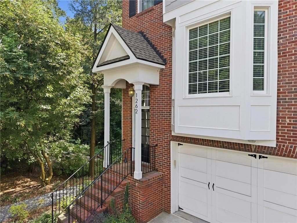 4 bedroom, 4 bathroom, 2,577 sq ft townhouse for sale at 1262 Brickton Drive, Atlanta, GA 30318 — photo 2