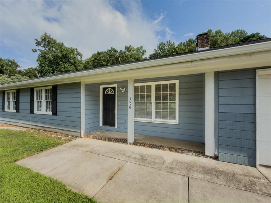 5 bedroom, 3 bathroom, 2,626 sq ft single family residence under contract at 2050 Abington Lane, Snellville, GA 30078 — photo 6