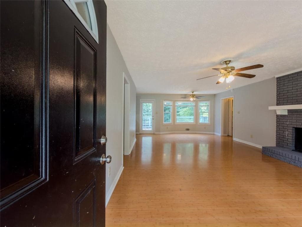 5 bedroom, 3 bathroom, 2,626 sq ft single family residence under contract at 2050 Abington Lane, Snellville, GA 30078 — photo 7