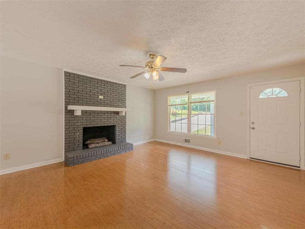 5 bedroom, 3 bathroom, 2,626 sq ft single family residence under contract at 2050 Abington Lane, Snellville, GA 30078 — photo 8