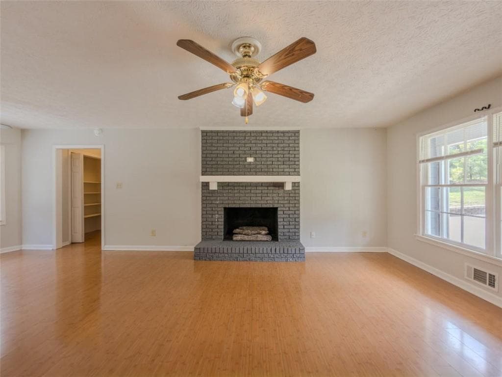 5 bedroom, 3 bathroom, 2,626 sq ft single family residence under contract at 2050 Abington Lane, Snellville, GA 30078 — photo 9
