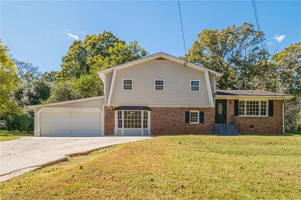 4 bedroom, 3 bathroom, 2,200 sq ft single family residence under contract at 1798 Dogwood Court, Snellville, GA 30078