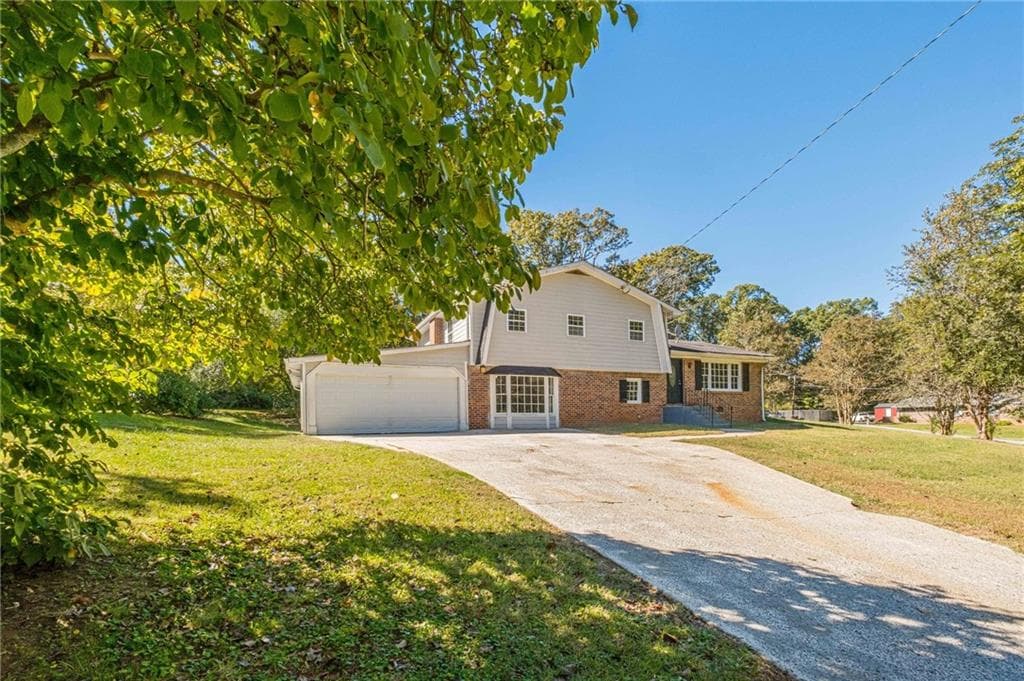 4 bedroom, 3 bathroom, 2,200 sq ft single family residence under contract at 1798 Dogwood Court, Snellville, GA 30078 — photo 3