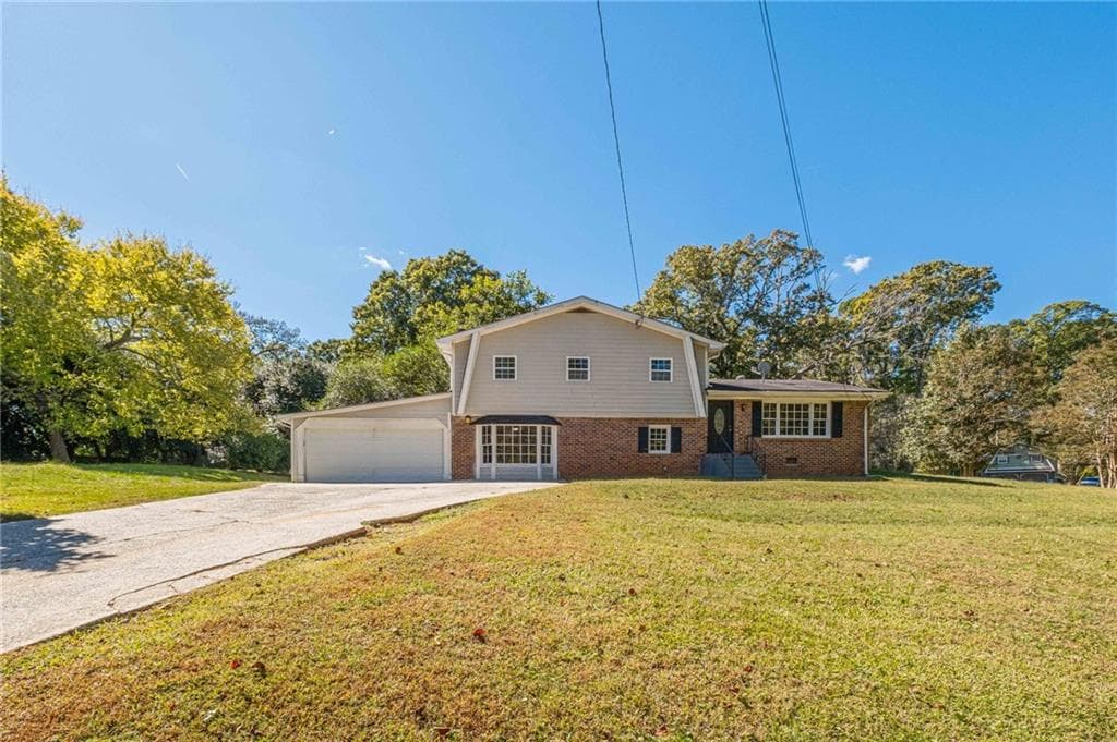 4 bedroom, 3 bathroom, 2,200 sq ft single family residence under contract at 1798 Dogwood Court, Snellville, GA 30078 — photo 4