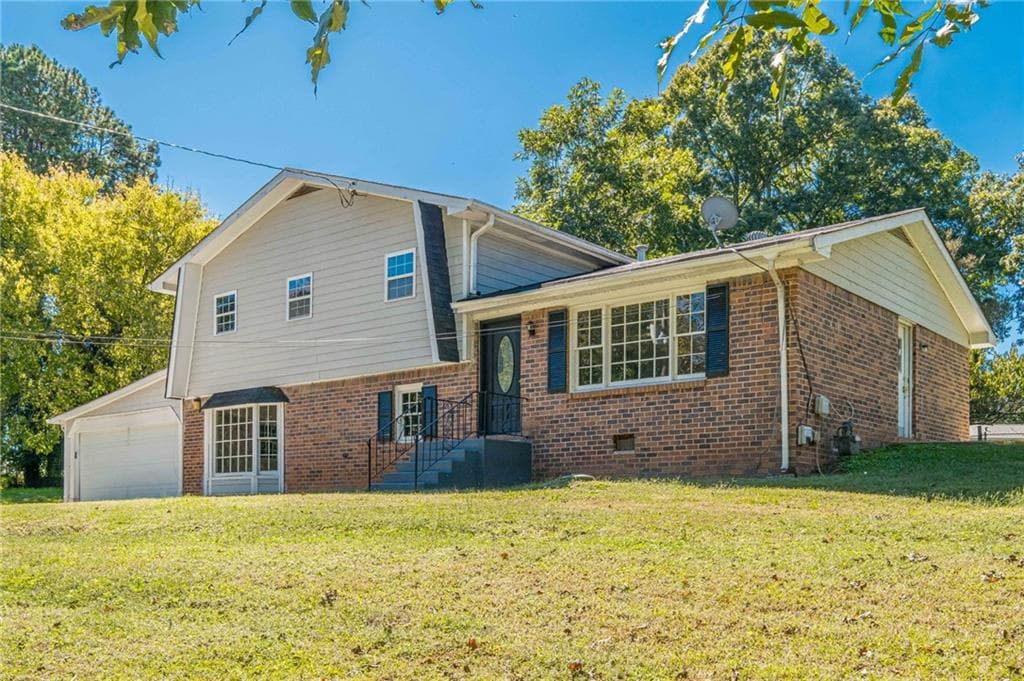 4 bedroom, 3 bathroom, 2,200 sq ft single family residence under contract at 1798 Dogwood Court, Snellville, GA 30078 — photo 6