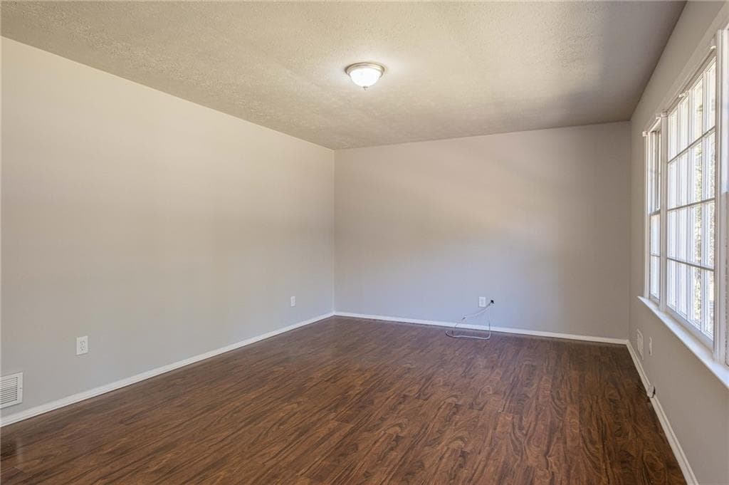 4 bedroom, 3 bathroom, 2,200 sq ft single family residence under contract at 1798 Dogwood Court, Snellville, GA 30078 — photo 8