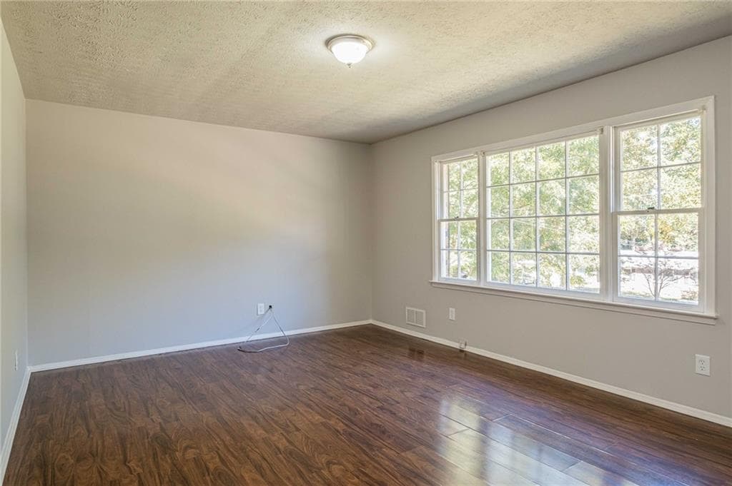 4 bedroom, 3 bathroom, 2,200 sq ft single family residence under contract at 1798 Dogwood Court, Snellville, GA 30078 — photo 9