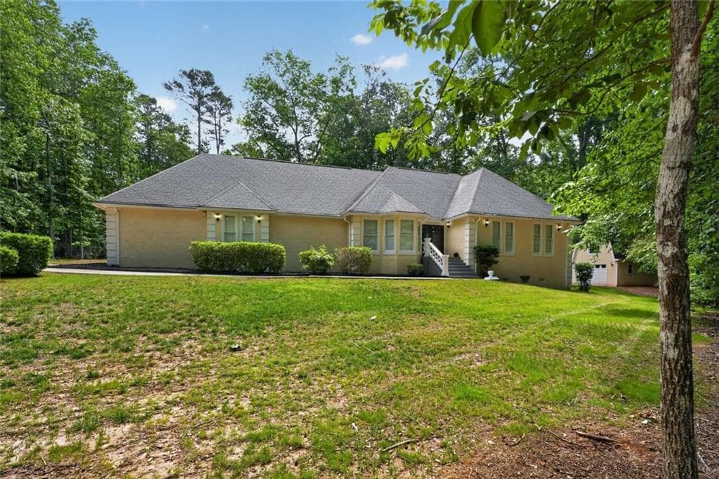 4 bedroom, 4 bathroom, 2,623 sq ft single family residence for sale at 185 Courtland Drive, Fayetteville, GA 30215 — photo 1 of 25