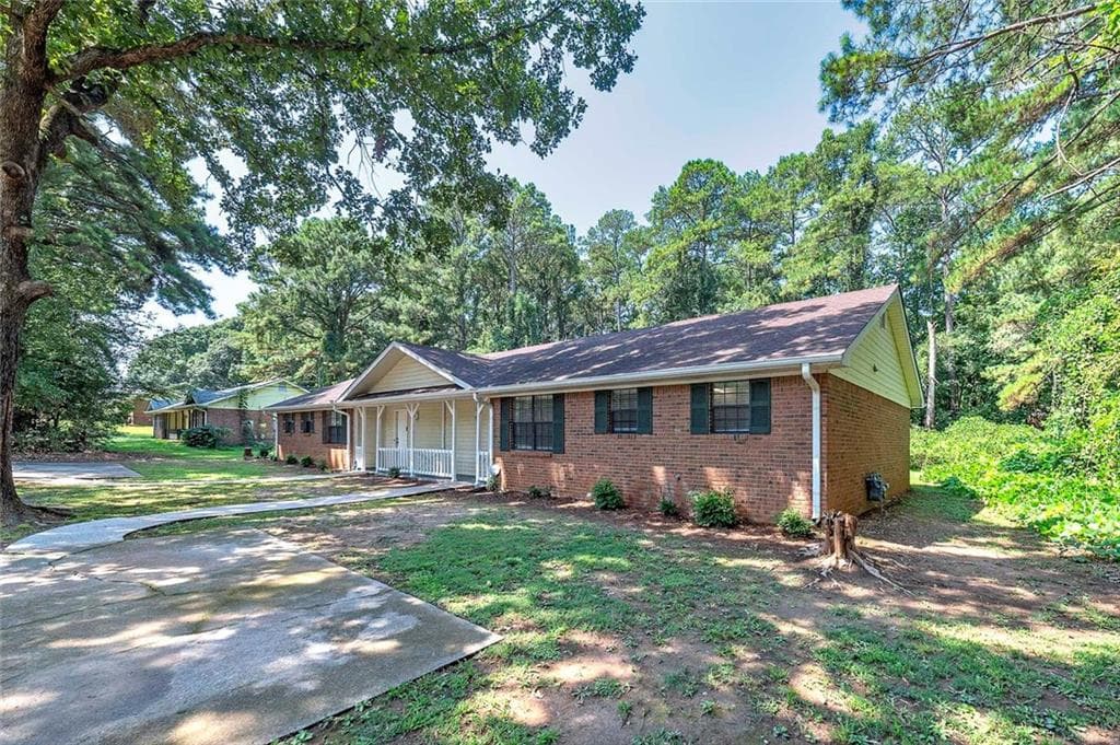 2 bedroom, 2 bathroom, 1,203 sq ft duplex for rent at 345 Santa Fe Trail, Ellenwood, GA 30294 for $1,650 a month — photo 1 of 29
