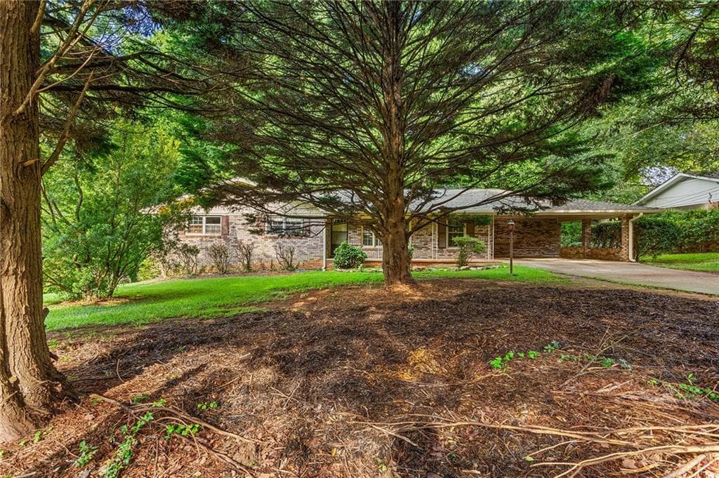3 bedroom, 2 bathroom, 1,749 sq ft single family residence under contract at 515 Shay Drive, Marietta, GA 30060 — photo 2