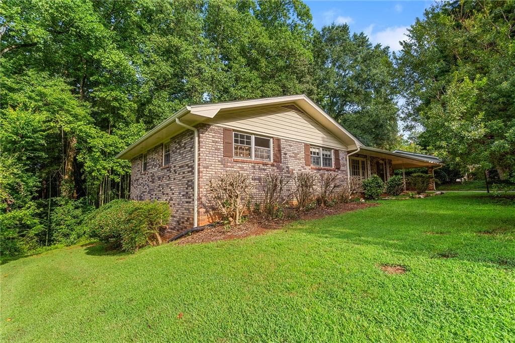 3 bedroom, 2 bathroom, 1,749 sq ft single family residence under contract at 515 Shay Drive, Marietta, GA 30060 — photo 3