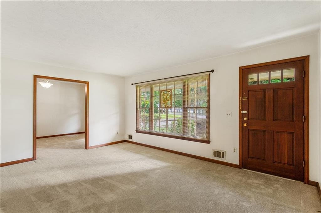 3 bedroom, 2 bathroom, 1,749 sq ft single family residence under contract at 515 Shay Drive, Marietta, GA 30060 — photo 6