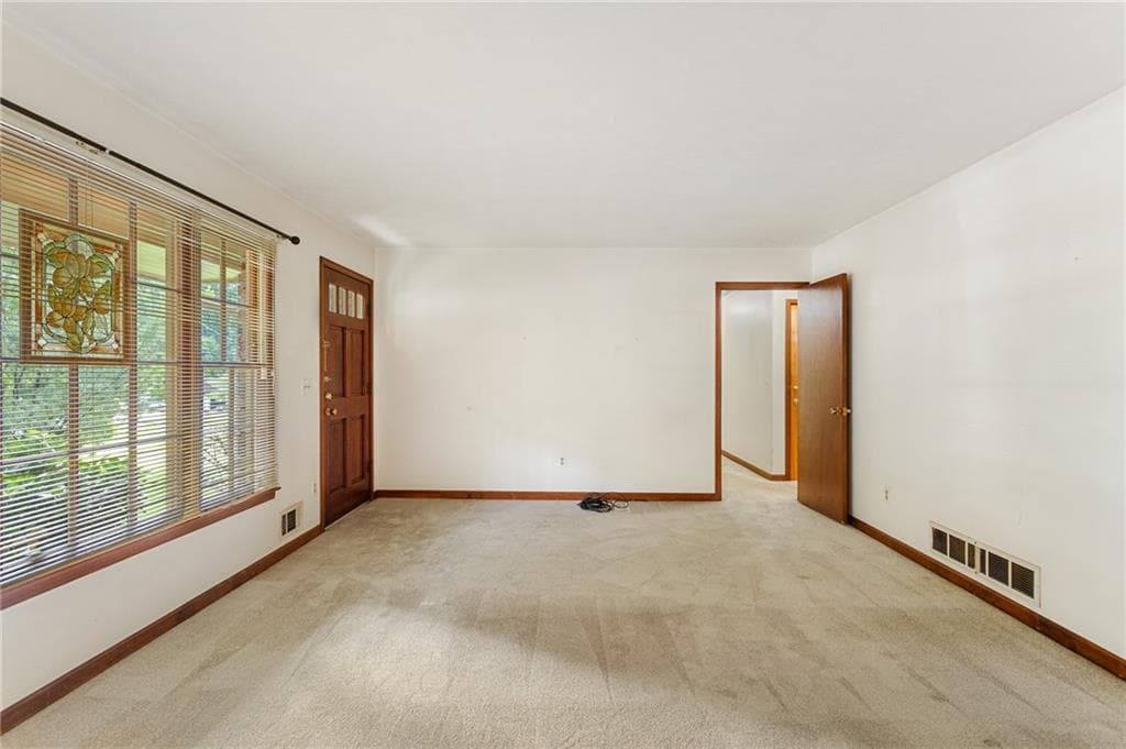 3 bedroom, 2 bathroom, 1,749 sq ft single family residence under contract at 515 Shay Drive, Marietta, GA 30060 — photo 7