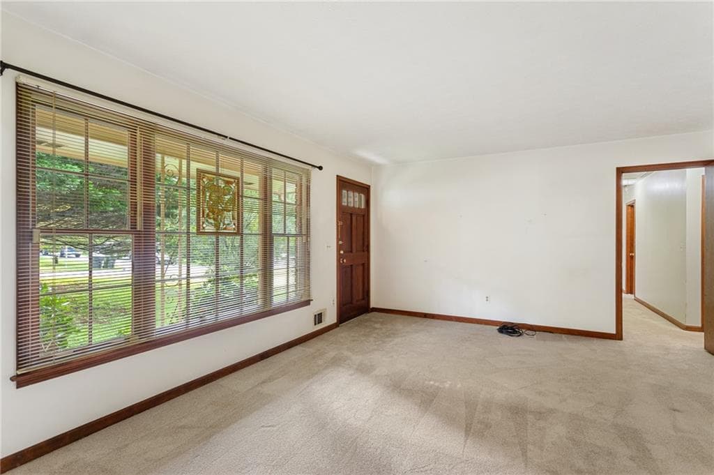 3 bedroom, 2 bathroom, 1,749 sq ft single family residence under contract at 515 Shay Drive, Marietta, GA 30060 — photo 8