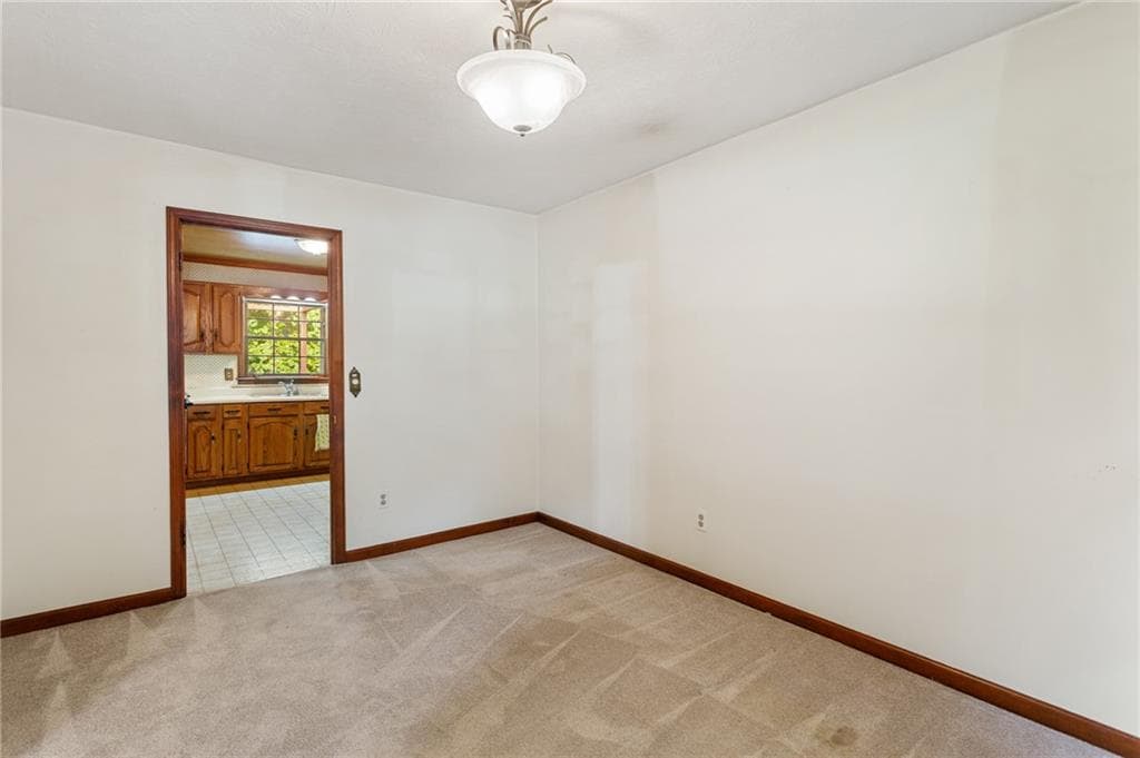 3 bedroom, 2 bathroom, 1,749 sq ft single family residence under contract at 515 Shay Drive, Marietta, GA 30060 — photo 9