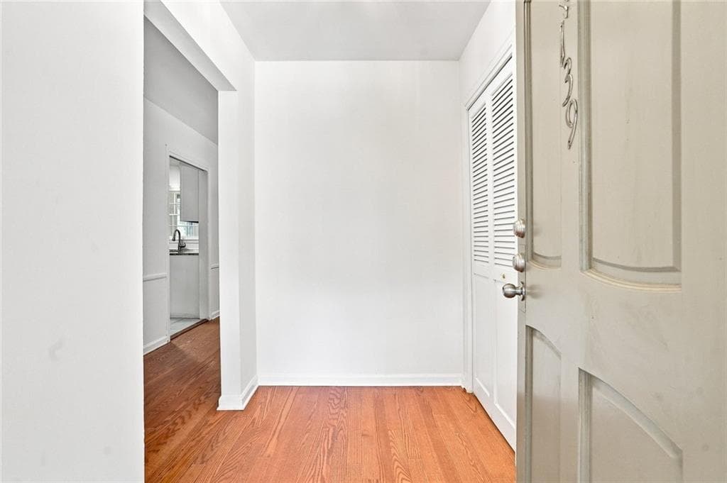 2 bedroom, 2 bathroom, 1,200 sq ft condominium sold at 139 Woodmere Square, Atlanta, GA 30327