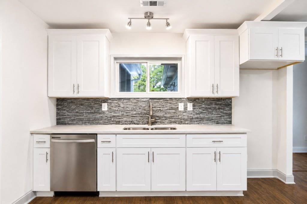 4 bedroom, 3 bathroom, 2,855 sq ft single family residence for sale at 2206 Columbia Drive, Decatur, GA 30032 — photo 4