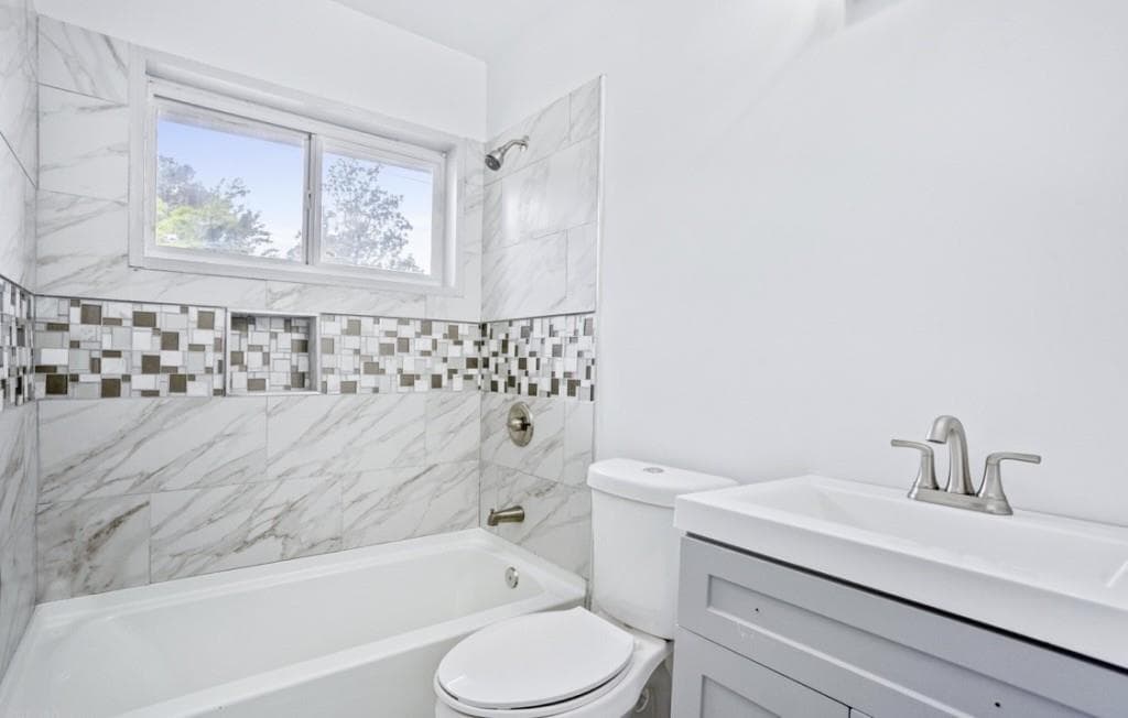 4 bedroom, 3 bathroom, 2,855 sq ft single family residence for sale at 2206 Columbia Drive, Decatur, GA 30032 — photo 5
