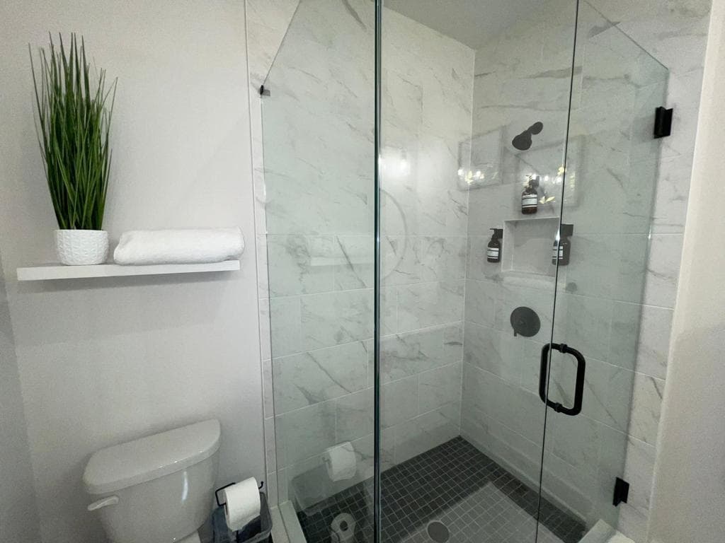 2 bedroom, 2 bathroom, 1,200 sq ft townhouse for rent at 162 CHESTNUT Circle 76, Atlanta, GA 30342 for $3,795 a month — photo 9