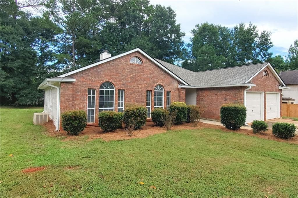 3 bedroom, 2 bathroom, 1,716 sq ft single family residence for sale at 3132 Snapfinger Lane, Decatur, GA 30034 — photo 2