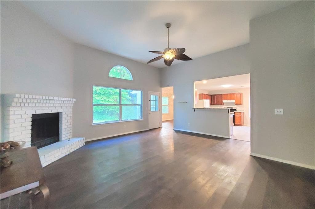 3 bedroom, 2 bathroom, 1,716 sq ft single family residence for sale at 3132 Snapfinger Lane, Decatur, GA 30034 — photo 3