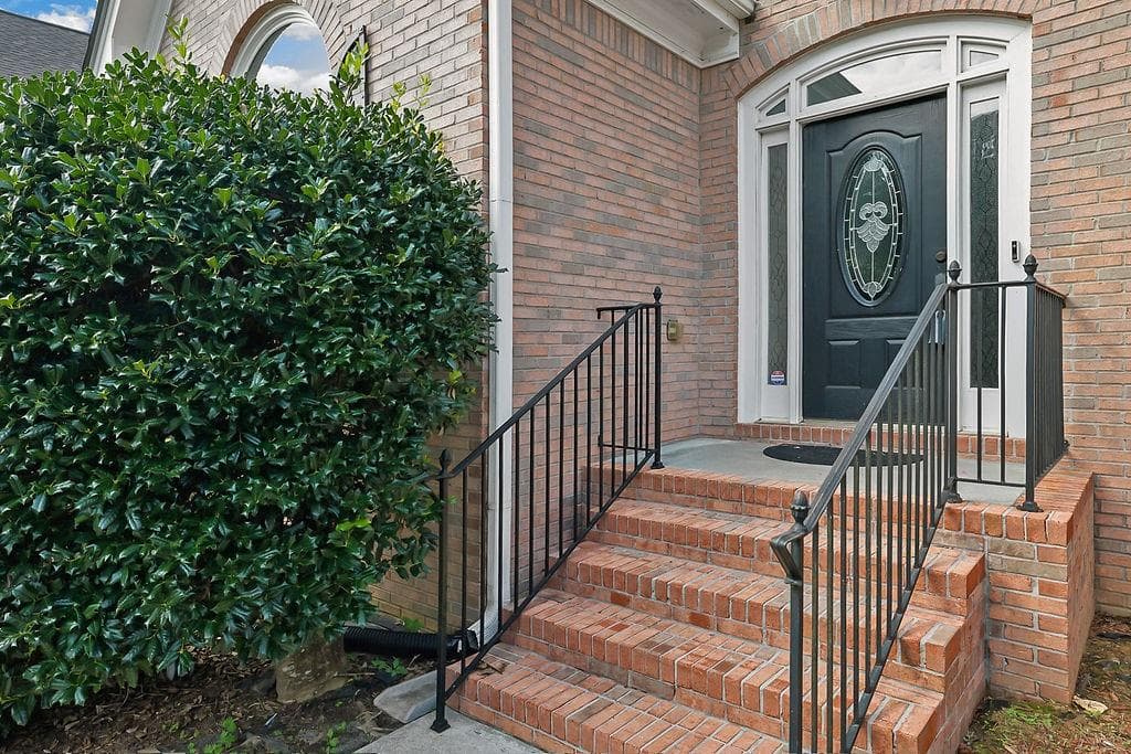 6 bedroom, 5 bathroom, 5,835 sq ft single family residence for sale at 2977 Cadbury Court, Snellville, GA 30039 — photo 9