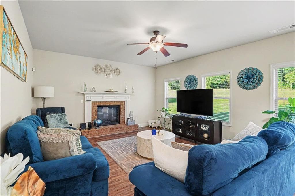 4 bedroom, 3 bathroom, 2,357 sq ft single family residence under contract at 169 Amelia Way, Ellenwood, GA 30294 — photo 2