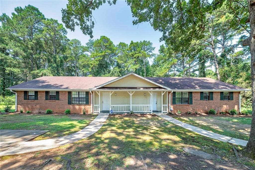 2 bedroom, 2 bathroom, 1,203 sq ft duplex for rent at 355 Santa Fe Trail, Ellenwood, GA 30294 for $1,650 a month — photo 1 of 30