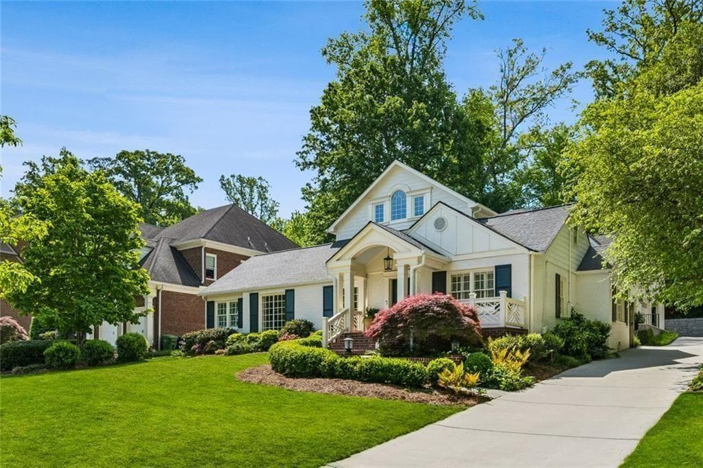 5 bedroom, 5 bathroom, 4,544 sq ft single family residence sold at 860 Wellesley Drive, Atlanta, GA 30305