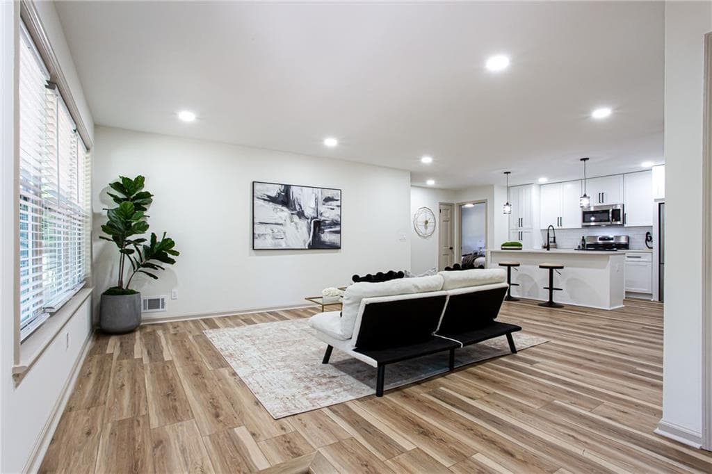 3 bedroom, 2 bathroom, 2,072 sq ft single family residence for sale at 1460 Loch Lomond Trail, Atlanta, GA 30331 — photo 4