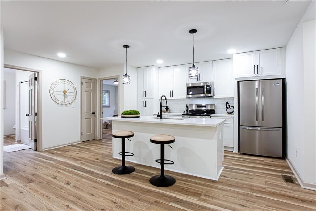 3 bedroom, 2 bathroom, 2,072 sq ft single family residence for sale at 1460 Loch Lomond Trail, Atlanta, GA 30331 — photo 8