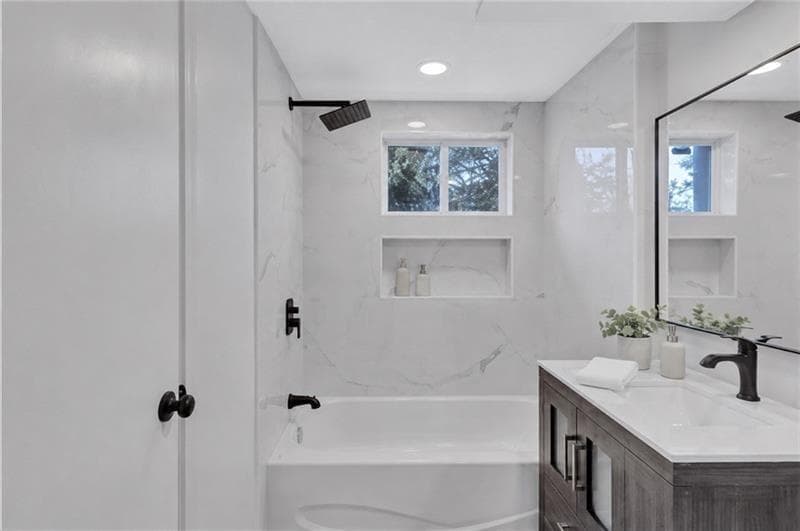 8 bedroom, 4 bathroom, 3,200 sq ft single family residence under contract at 1328 Sharon Street, Atlanta, GA 30314 — photo 7