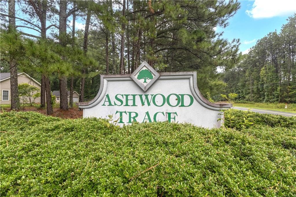 3 bedroom, 3 bathroom, 1,950 sq ft single family residence for sale at 112 Ashwood Trace, Hampton, GA 30228 — photo 3