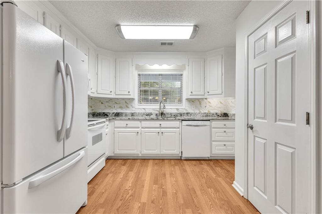 3 bedroom, 3 bathroom, 1,950 sq ft single family residence for sale at 112 Ashwood Trace, Hampton, GA 30228 — photo 9