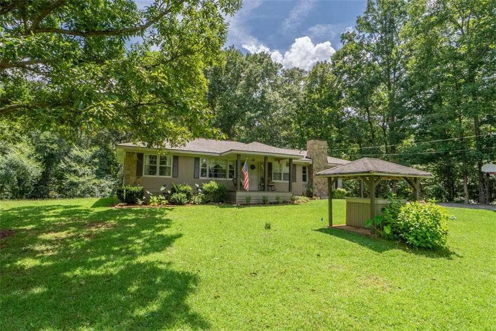 3 bedroom, 1 bathroom, 1,461 sq ft single family residence for sale at 2781 Ike Stone Road, Monroe, GA 30656 — photo 4