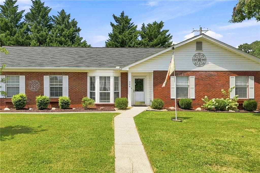 3 bedroom, 3 bathroom, 1,821 sq ft single family residence under contract at 324 S Main Street, Jasper, GA 30143