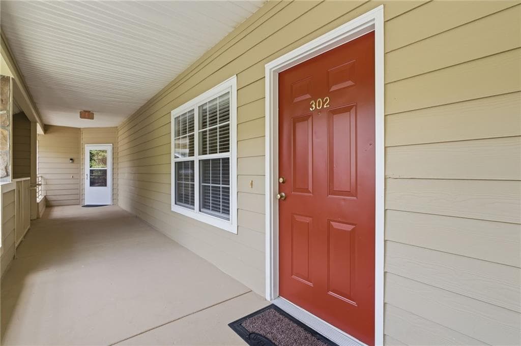 2 bedroom, 2 bathroom, 1,496 sq ft condominium for sale at 92 Gleneagle Court 302B, Clayton, GA 30525 — photo 3