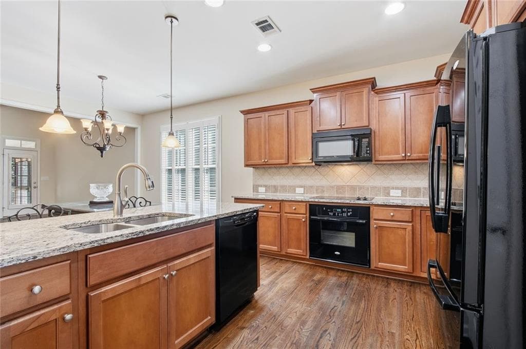 3 bedroom, 3 bathroom, 3,004 sq ft single family residence for sale at 125 Chestnut Drive, Canton, GA 30114 — photo 8