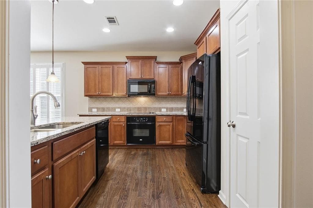 3 bedroom, 3 bathroom, 3,004 sq ft single family residence for sale at 125 Chestnut Drive, Canton, GA 30114 — photo 9