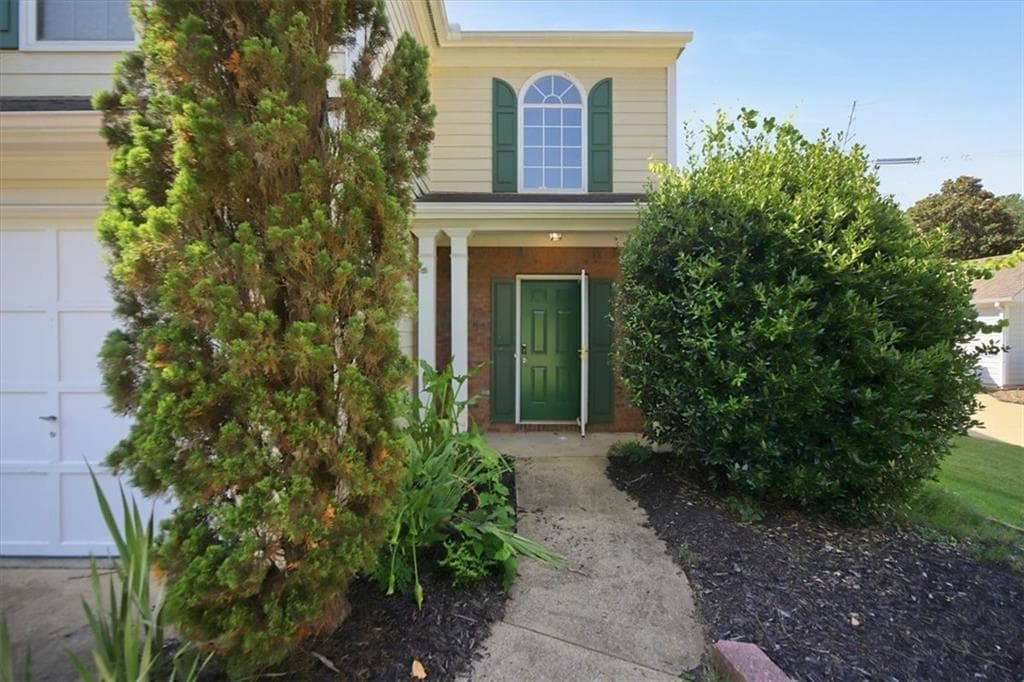 3 bedroom, 3 bathroom, 2,136 sq ft single family residence for sale at 1312 Glenover Way, Marietta, GA 30062 — photo 2