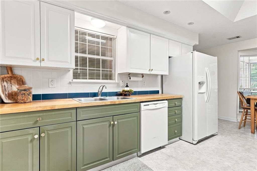 3 bedroom, 3 bathroom, 1,821 sq ft single family residence under contract at 324 S Main Street, Jasper, GA 30143 — photo 9