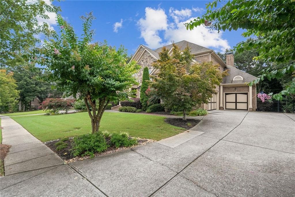 5 bedroom, 5 bathroom, 4,670 sq ft single family residence for sale at 2327 Crimson King Drive, Braselton, GA 30517 — photo 2
