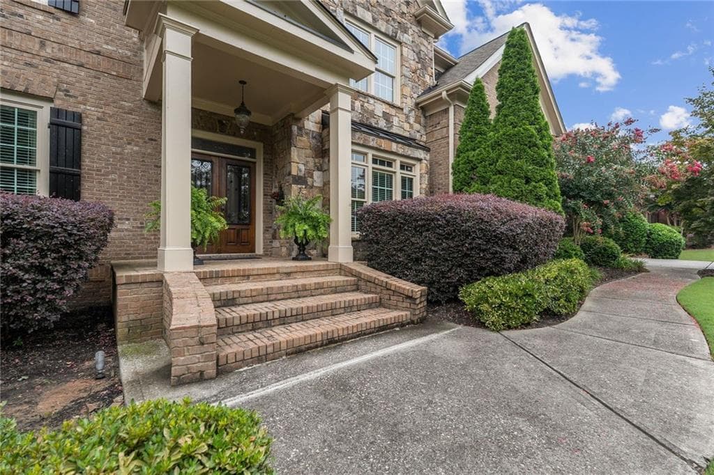 5 bedroom, 5 bathroom, 4,670 sq ft single family residence for sale at 2327 Crimson King Drive, Braselton, GA 30517 — photo 3
