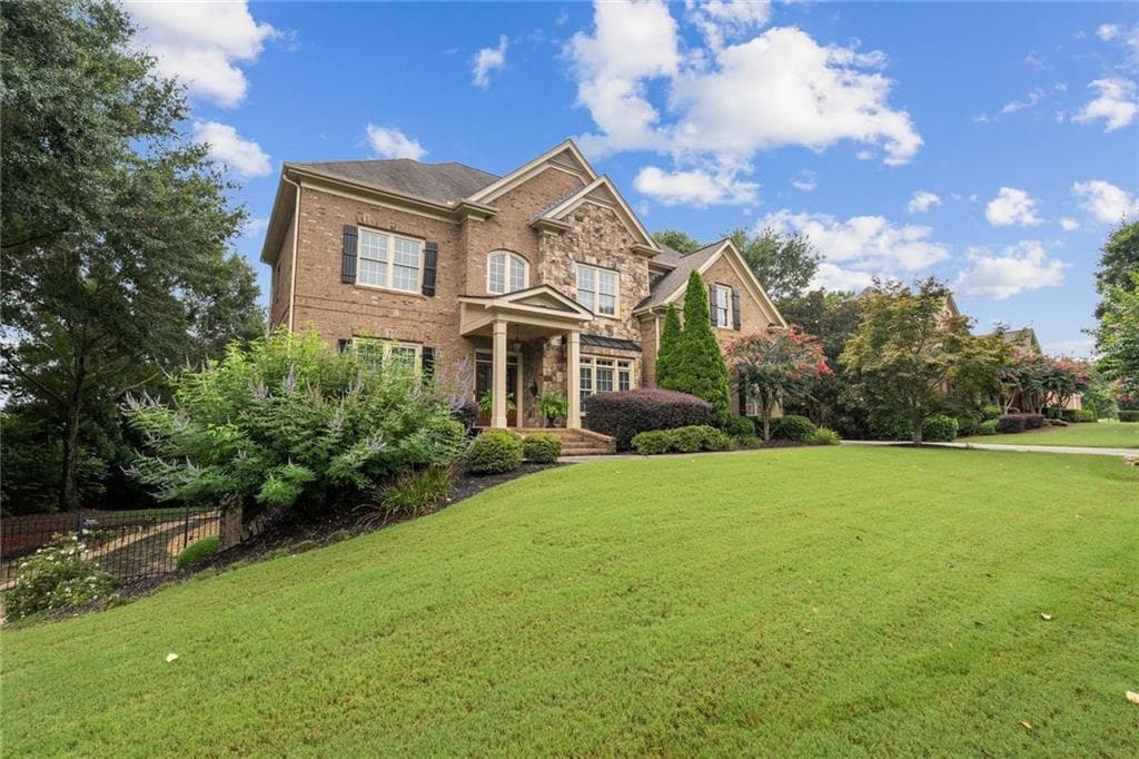 5 bedroom, 5 bathroom, 4,670 sq ft single family residence for sale at 2327 Crimson King Drive, Braselton, GA 30517 — photo 6