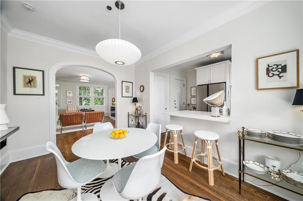 2 bedroom, 1 bathroom, 1,020 sq ft condominium for sale at 2814 Peachtree Road 11, Atlanta, GA 30305 — photo 5